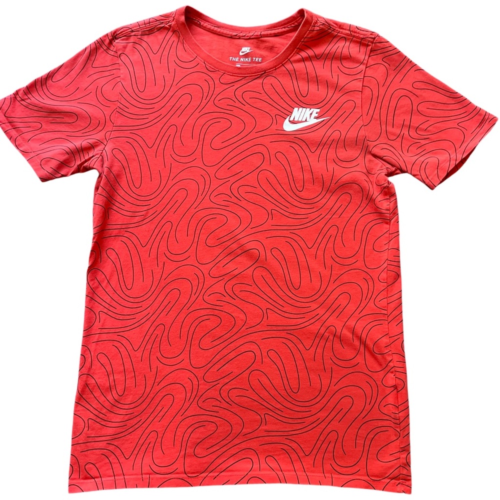 Nike tshirt athletic cut with swirls size small